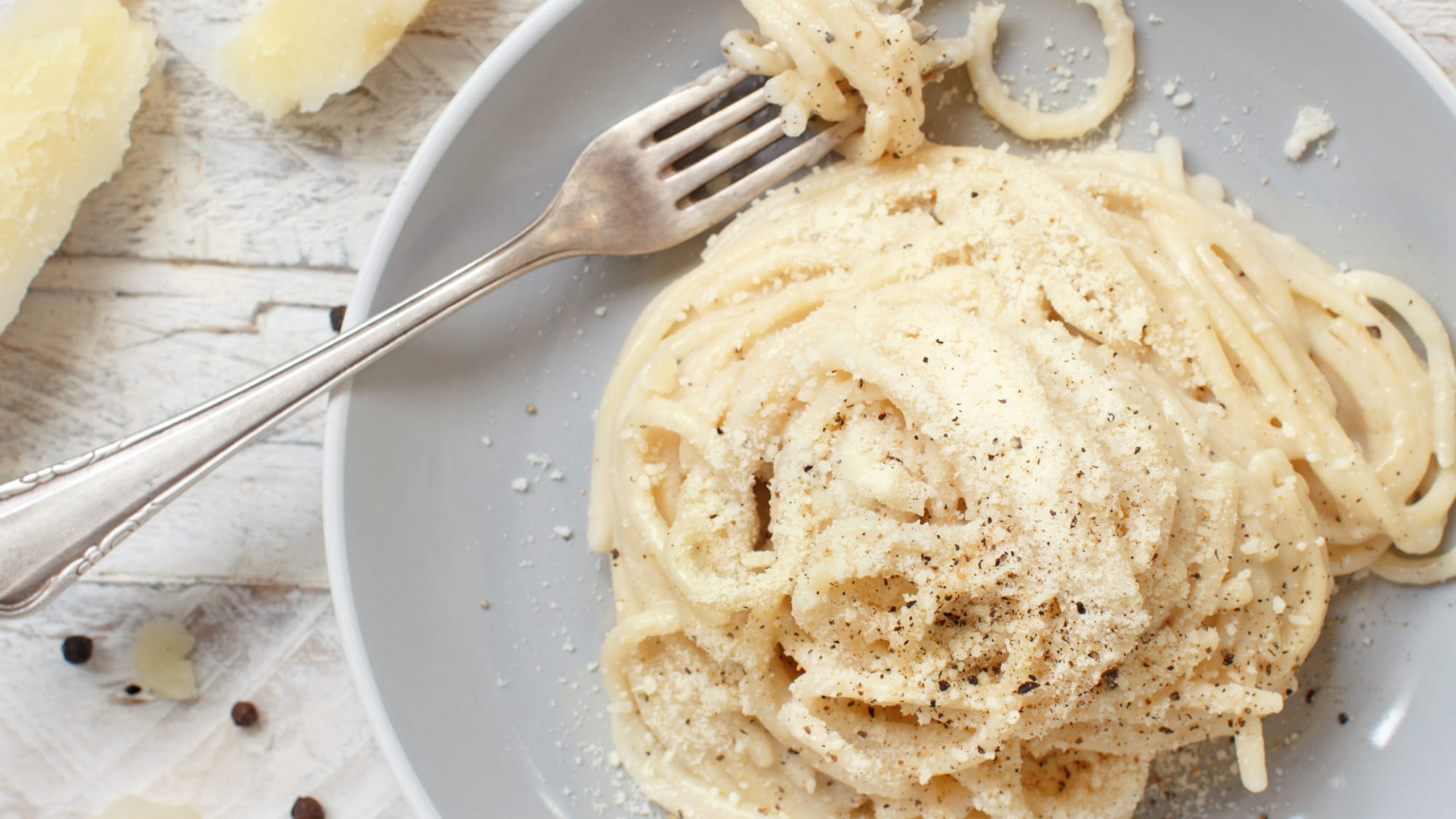 Spaghetti-z-sosem-serowym