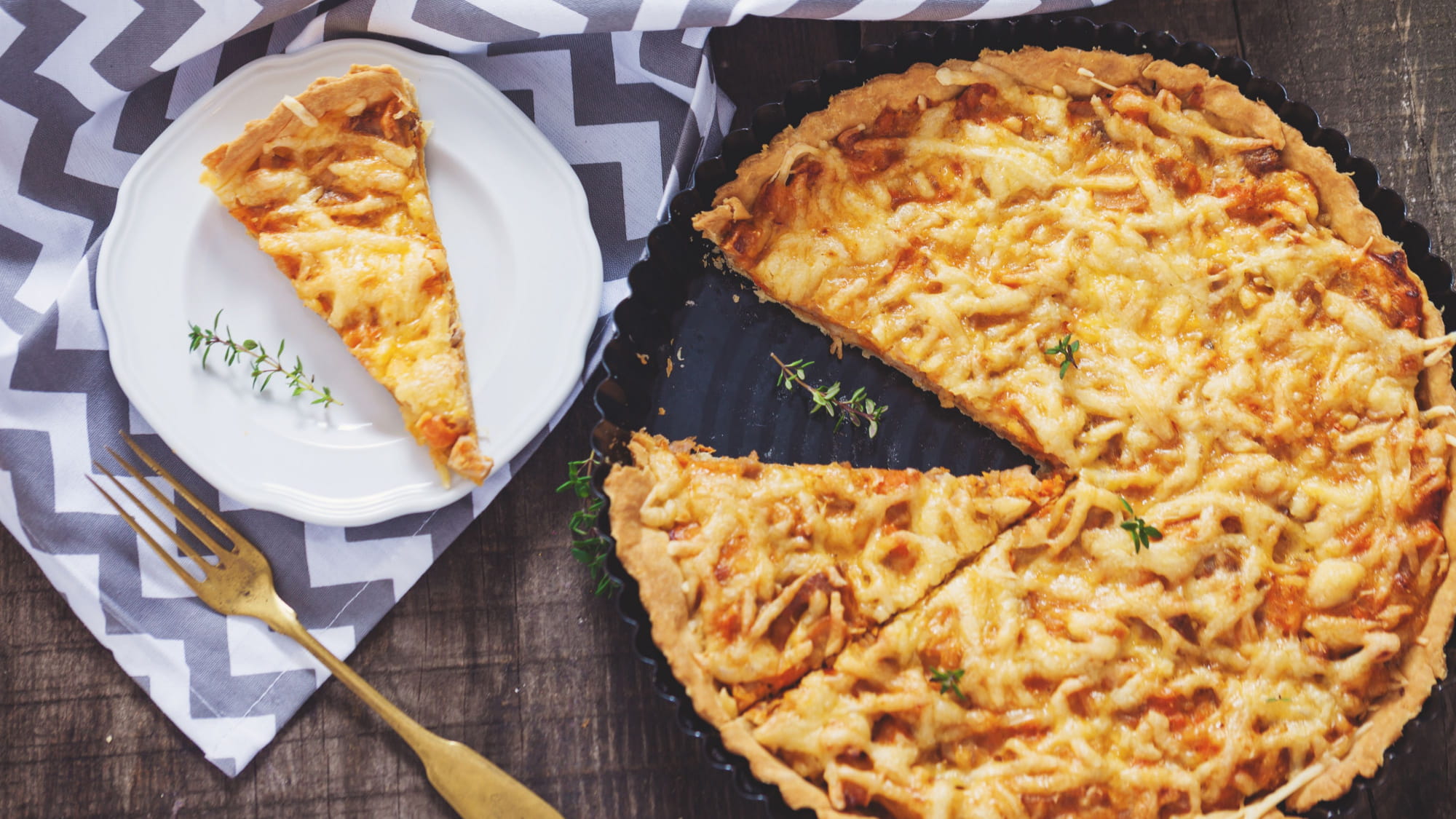 TARTA-Z-MISEM-I-WARZYWAMI-2000x1125