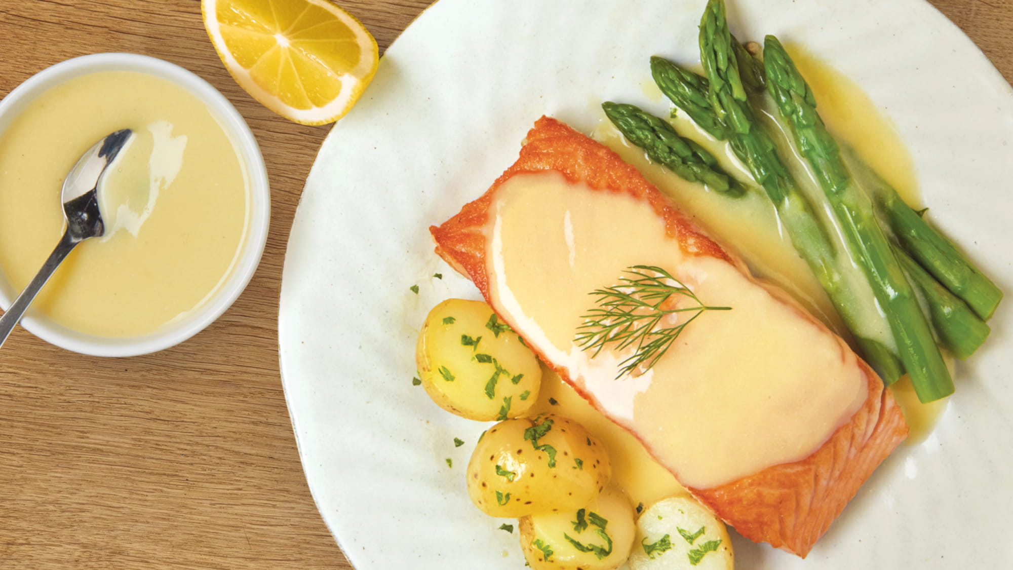 Zielone_szparagi_z_lososiem